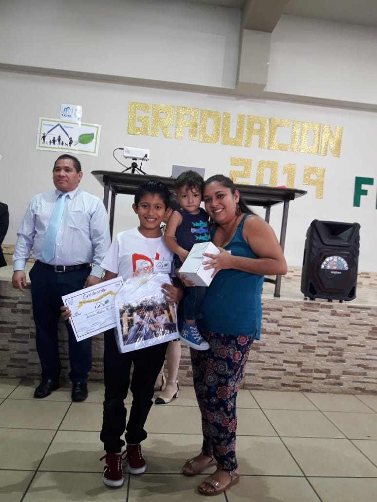 Graduación 2019 Familias Fuertes Escuela Llorente de Tibás